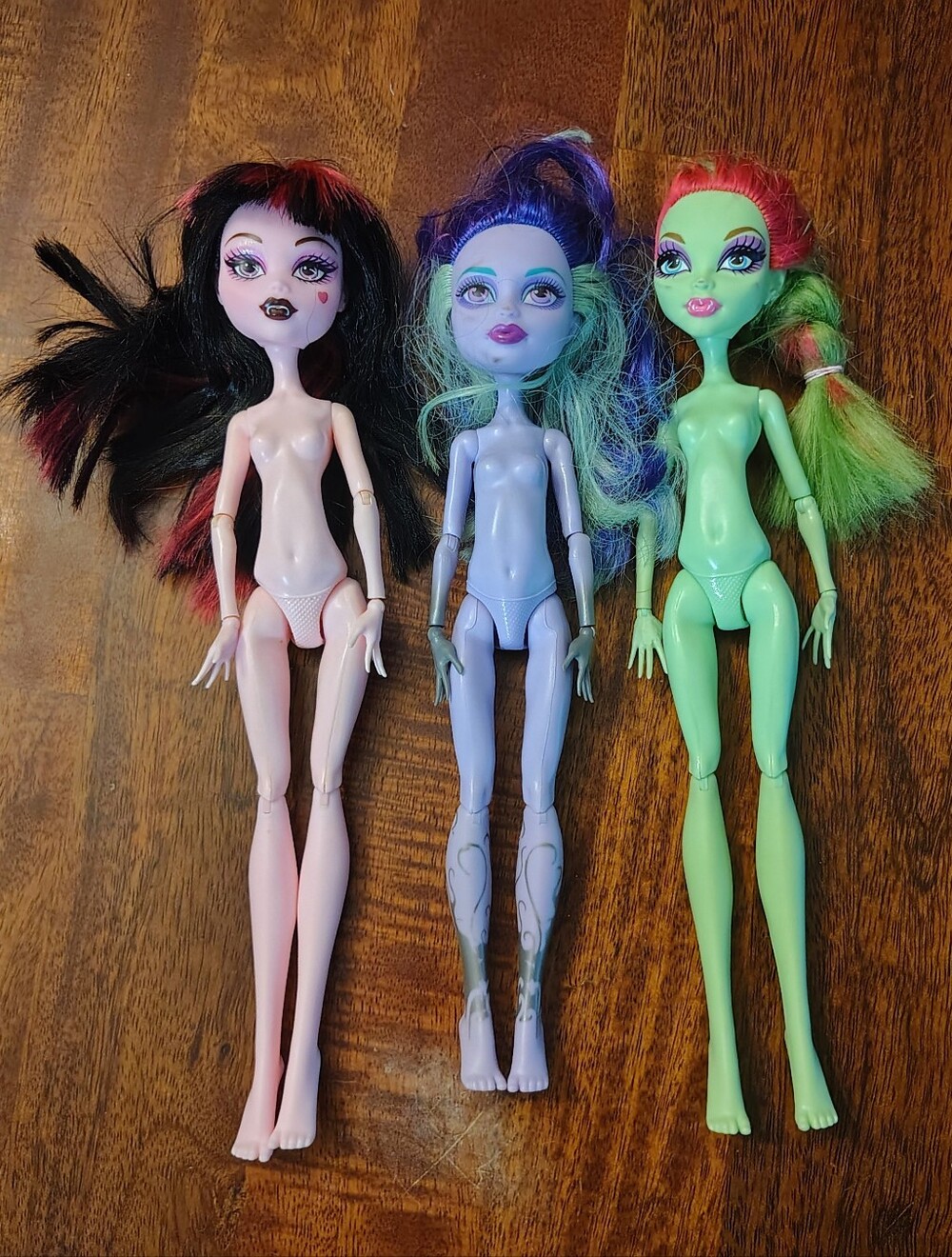 3 Monster High Dolls: Draculaura, Twyla, Venus